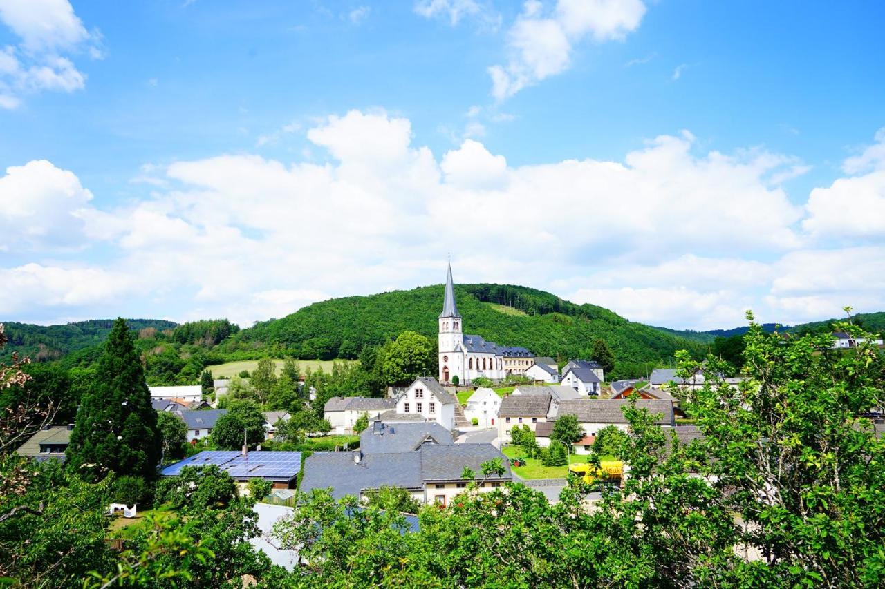 Restaurant - Pension Im Pfenn Irrhausen Exteriör bild